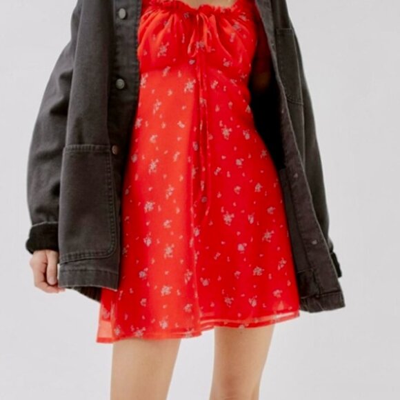 Urban Outfitters Becca Printed Red Floral Puff Sleeve Mini Dress Medium UO - Picture 2 of 11